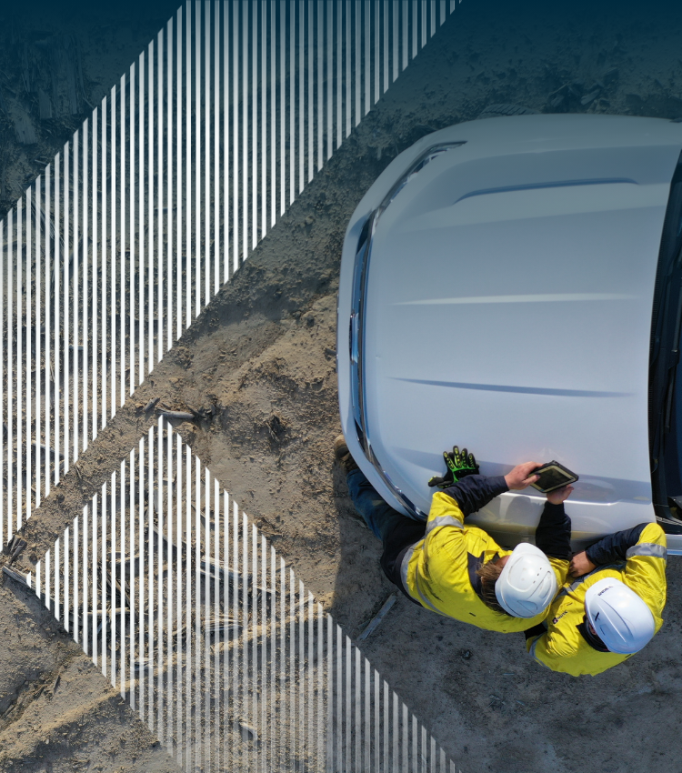 Two drillers consulting IMDEXHUB-IQ on drilling site